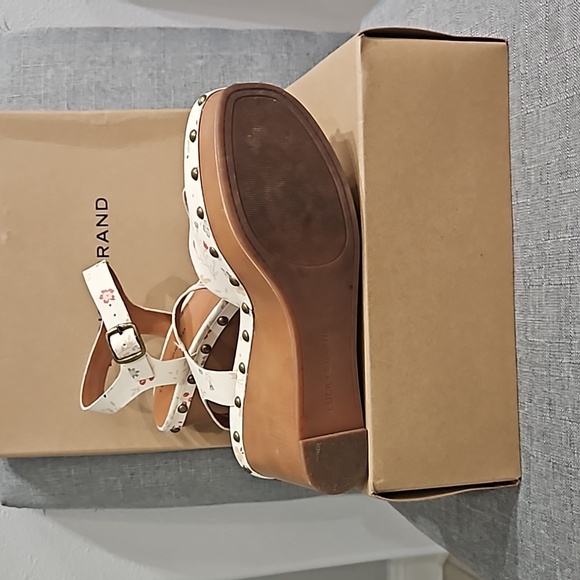 Lucky 🍀 Brand, Like New, women wedges 8 1/2. . - Picture 6 of 8